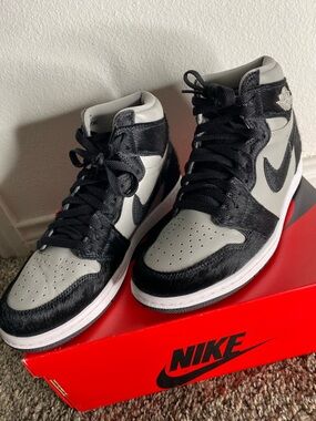 Nike Men’s High-Top Sneakers in Black and Gray